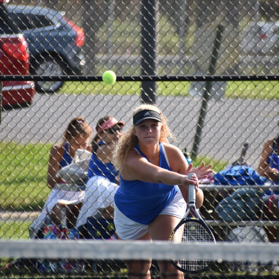 Addy Misiolek returning an opponents hit. Misiolek won the deciding point in the important LD win.