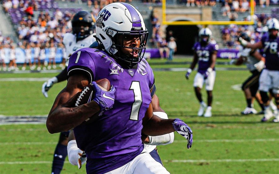 Quentin Johnston hauling in a pass for TCU.