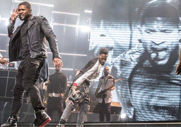 Usher performs at SAP Arena, impressing his fans simply by doing what he loves.