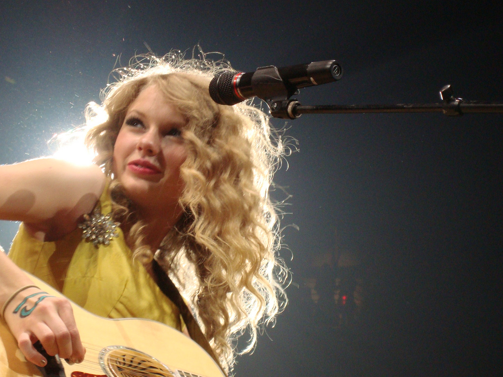 Taylor Swift performing in her original country style during her Fearless tour in 2008.
